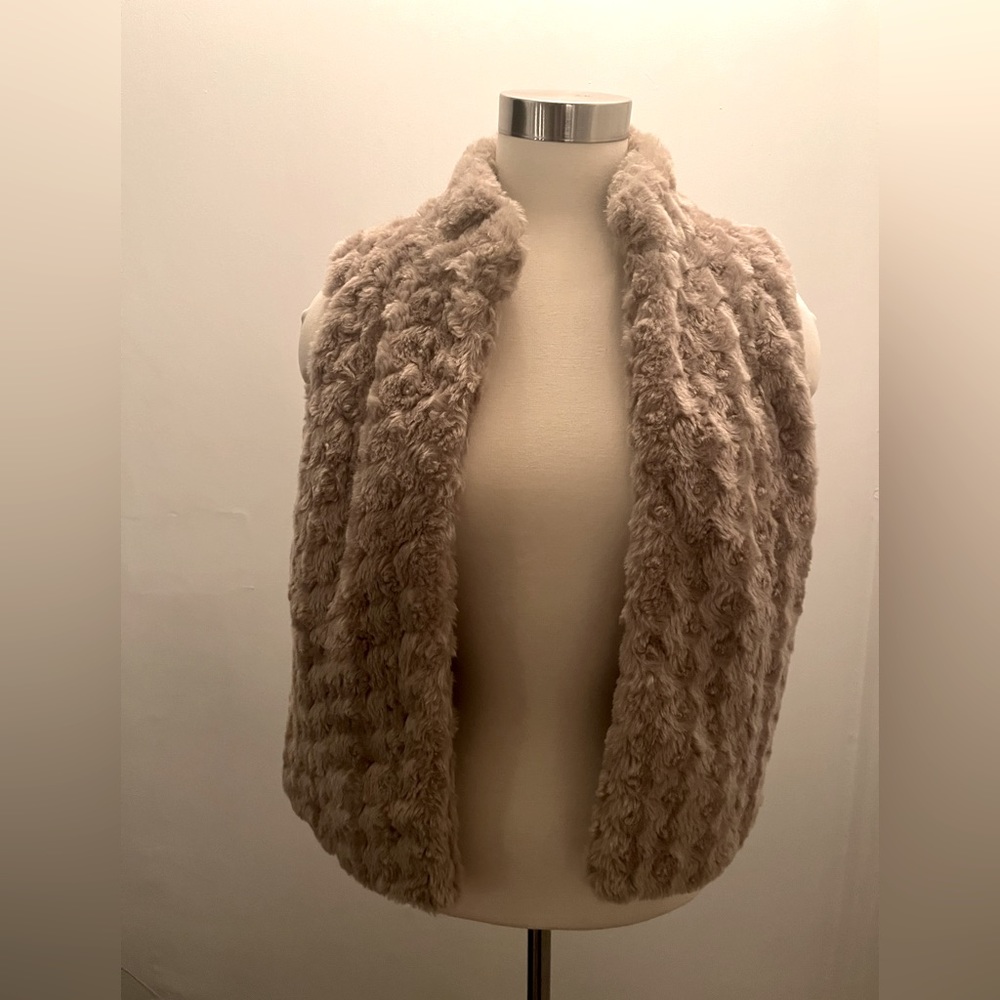 Elle faux tan fur vest size M